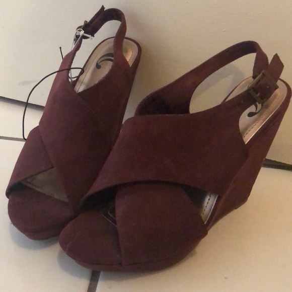 wine colored wedges